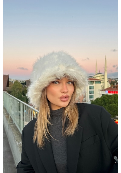 Mollycrush Luxury Kadın Beyaz Uzun Tüylü Suni Kürklü Peluş Bucket Kalpak Şapka Beyaz