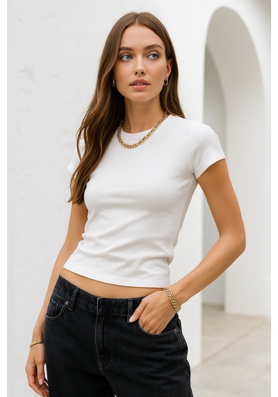 Kadın Ekru Esnek Kumaşlı Vücuda Oturan Slim Fit Kısa Kollu Crop T-shirt Ekru Kadın Ekru Esnek Kumaşlı Vücuda Oturan Slim Fit Kısa Kollu Crop T-shirt Ekru