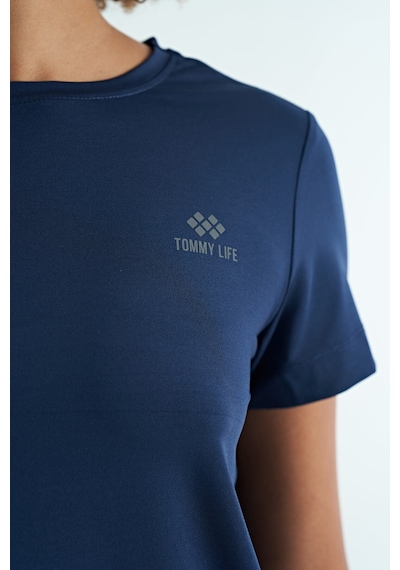 Tommylife Tommy Life İndigo Sırt Yırtmaç Detaylı O Yaka Kısa Kollu Standart Kalıp Kadın T-shirt - 97267 Indigo Tommylife Tommy Life İndigo Sırt Yırtmaç Detaylı O Yaka Kısa Kollu Standart Kalıp Kadın T-shirt - 97267 Indigo
