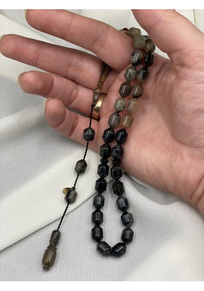 Ayhan Turan İmzalı El Boy Alacalı Siyah-krem Sıkma Kehribar Tesbih 7x10 Mm