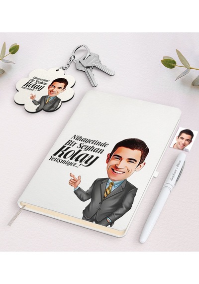 Kişiye Özel Erkek Kolay Yetişmiyor Karikatürlü Beyaz Defter Kalem N11.816