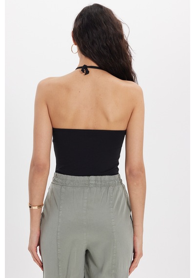 Tudors Kadın Slim Fit Dar Kesim Pamuklu Halter Yaka İnce Bağcıklı Siyah Crop-50717