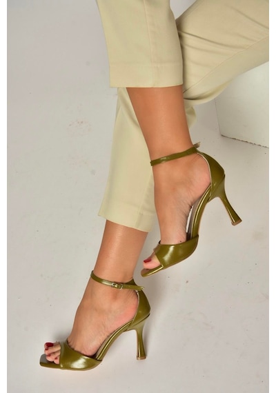 Fox Shoes Y569823309 Yeşil İnce Topuklu Kadın Ayakkabı Yeşil