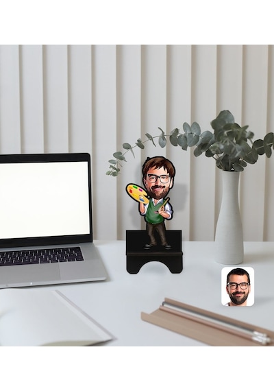 Kişiye Özel Erkek Ressam Karikatürlü Ahşap Biblo Telefon Standı-1