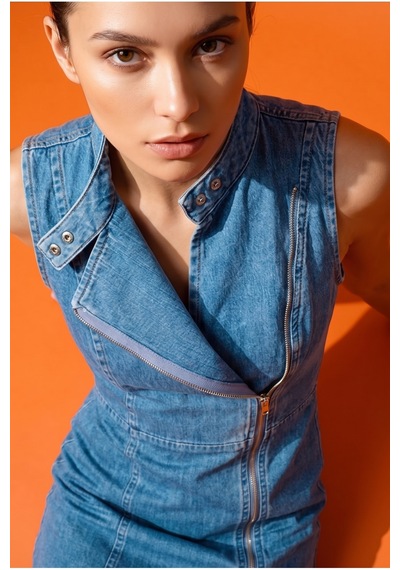 Fashion Cocktail Biker Yaka Fit Likralı Boyundan Etek Ucuna Verev Çapraz Fermuarlı Vücuda Tam Oturan Y2k Tarzı Yırtmaca Dönüşen Çapraz Tasarımlı Çıtçıt Dik Yakalı Kolsuz Kot Elbise Mavi Fashion Cocktail Biker Yaka Fit Likralı Boyundan Etek Ucuna Verev Çapraz Fermuarlı Vücuda Tam Oturan Y2k Tarzı Yırtmaca Dönüşen Çapraz Tasarımlı Çıtçıt Dik Yakalı Kolsuz Kot Elbise Mavi