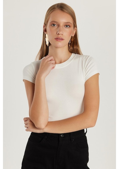 Tudors Kadın Slim Fit Dar Kesim Bisiklet Yaka Viskon Kumaş Ultra Soft Beyaz Tişört-34853 Beyaz