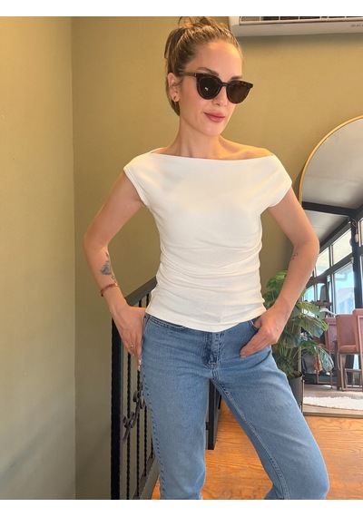 Ali Butik Ekru Geniş Yaka Tişört