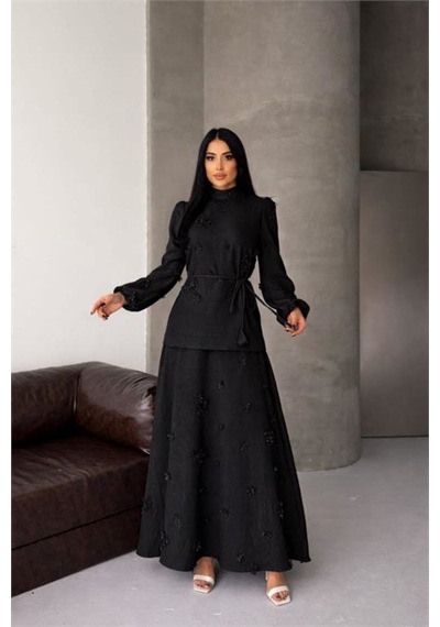 Neşeli Butik Kadın Siyah Keten Kumaş Çiçek Aplikeli Hakim Yaka Etekli Takım Nbms2629