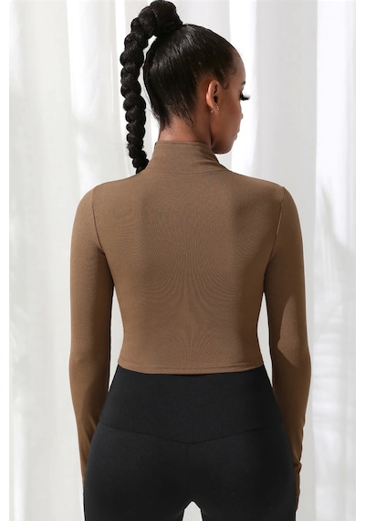 İmoda Kadın Kahverengi Uzun Kol Fermuarlı Parmak Geçme Detaylı Dik Yaka Crop Top Bluz Kahverengi