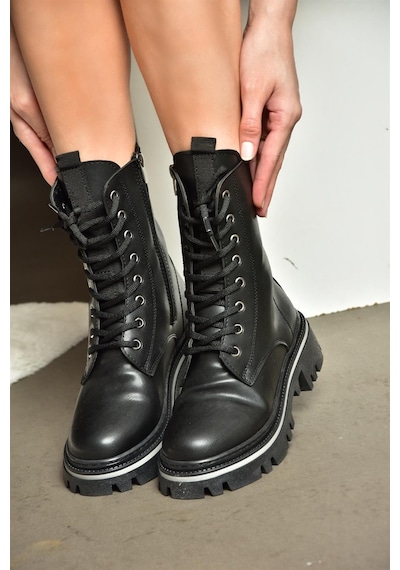 Fox Shoes R524802209 Siyah Bağcıklı Kadın Postal Bot Siyah