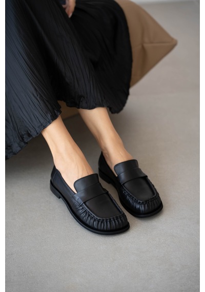 Selin Shoes Blaine Hakiki Deri Büzgülü Küt Burun Kadın Loafer- Siyah Deri