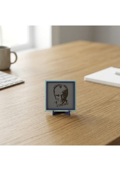 Atatürk Motifli Şık Masaüstü Süs, Modern Çizgilerle Tarihi Değeri Buluşturan Özel Tasarım 10x10 Cm