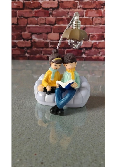 Oturan Çift Hediyelik Ürün Biblo Ürün Boyutu: 20cm 13cm