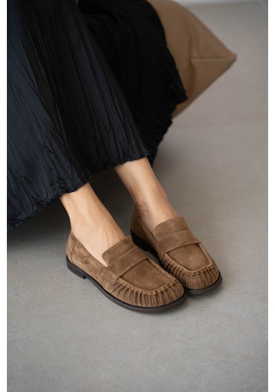 Selin Shoes Blaine Hakiki Deri Büzgülü Küt Burun Kadın Loafer- Taba Süet