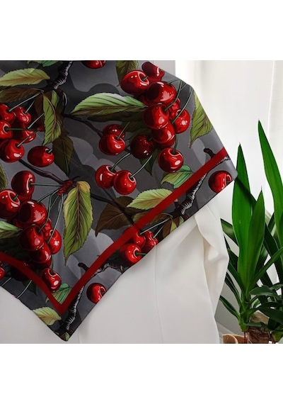 Lente Aksesuar Kadın Premium Desenli Boyun Çanta Ve Saç Fuları 70x70 Cm Kiraz