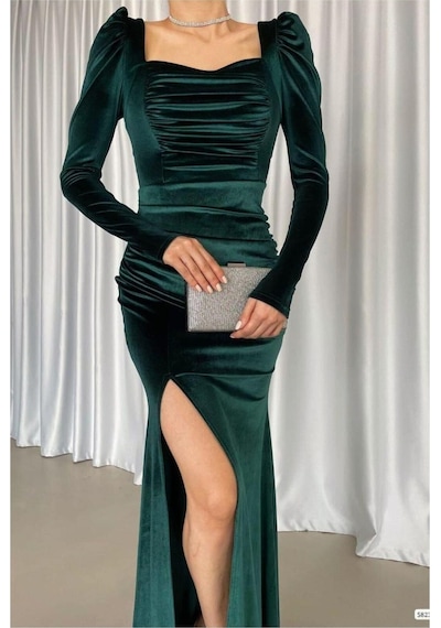 DefyModa Kadın Modern Kadife Kumaş Kare Yaka Yırtmaçlı Abiye Elbise Zümrüt