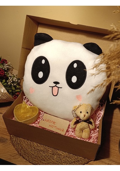 Kutulu Hediye Seti / Panda Yastık 35cm, Ayıcık Anahtarlık Ve Kalp Şeklinde Tüllü Kutu