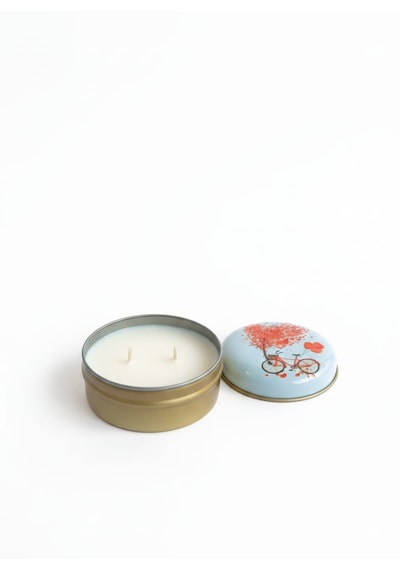Boho Bloom Gül & Yasemin Kokulu El Yapımı Soya Mumu Happy Blaze Candle Beyaz Kırmızı