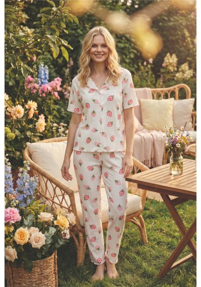 Medinenur Çilek Desenli Bürümcük Örme Kısa Kol Düğmeli Pijama Takımı Beyaz