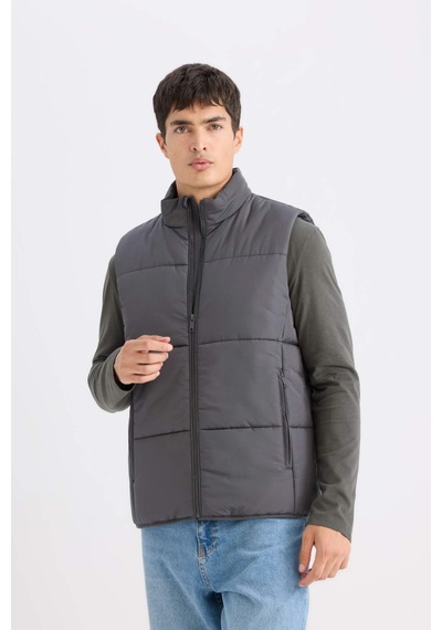 DeFacto Regular Fit Dik Yaka Fermuarlı Şişme Yelek D6286AX25SPAR104 DeFacto Regular Fit Dik Yaka Fermuarlı Şişme Yelek D6286AX25SPAR104