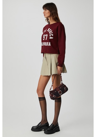 ETHIQUET JAE YN Kadın Uzun Kollu Yuvarlak Yaka Önü Baskılı Düşük Omuz Kısa Bordo Sweatshirt