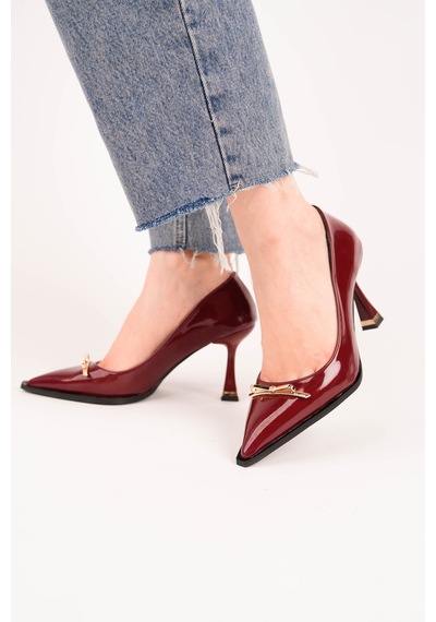 Esatsani Bordo Rugan Gold Toka Detaylı Sivri Burun 9 Cm Topuklu Rara Stiletto Kadın Ayakkabısı Bordo Rugan Esatsani Bordo Rugan Gold Toka Detaylı Sivri Burun 9 Cm Topuklu Rara Stiletto Kadın Ayakkabısı Bordo Rugan