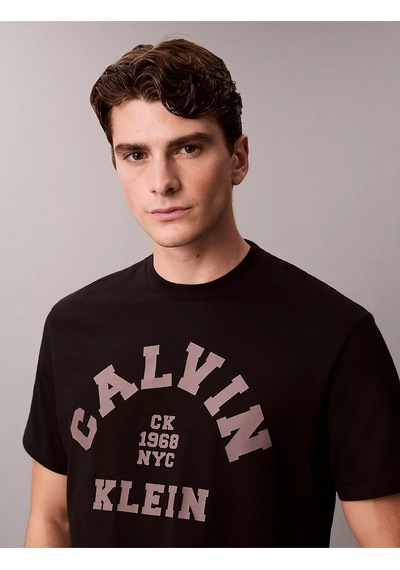 Calvin Klein Kısa Kollu 20s Ln Calvin College Grafik Baskılı Erkek Siyah T-shirt Lv04re810g-ub1 Siyah Calvin Klein Kısa Kollu 20s Ln Calvin College Grafik Baskılı Erkek Siyah T-shirt Lv04re810g-ub1 Siyah
