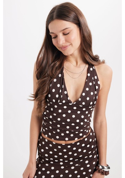 Tudors Kadın Standart Fit Normal Kesim Kolsuz Halter Yaka Boyundan Bağlamalı Puantiyeli Kahverengi Bluz-51015 Tudors Kadın Standart Fit Normal Kesim Kolsuz Halter Yaka Boyundan Bağlamalı Puantiyeli Kahverengi Bluz-51015