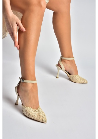 Fox Shoes Y752044206 Bej Dantelli İnce Topuklu Kadın Ayakkabı