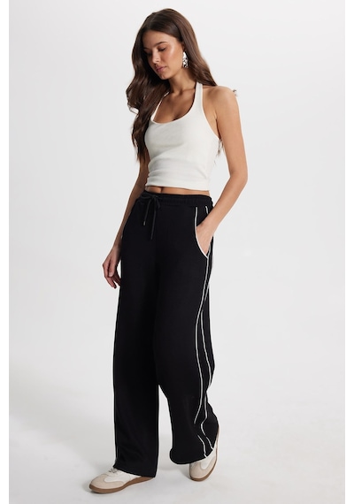 Tudors Kadın Relax Fit Rahat Kesim Beli Bağcıklı Lastikli Şerit Detaylı Çift Cepli Siyah Pantolon-50829 Tudors Kadın Relax Fit Rahat Kesim Beli Bağcıklı Lastikli Şerit Detaylı Çift Cepli Siyah Pantolon-50829