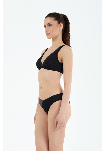 Louren Kadın Siyah Dokulu Simli Detaylı Çıkarılabilir İnce Kaplı Uzun Üçgren Bikini Takımı Siyah Louren Kadın Siyah Dokulu Simli Detaylı Çıkarılabilir İnce Kaplı Uzun Üçgren Bikini Takımı Siyah