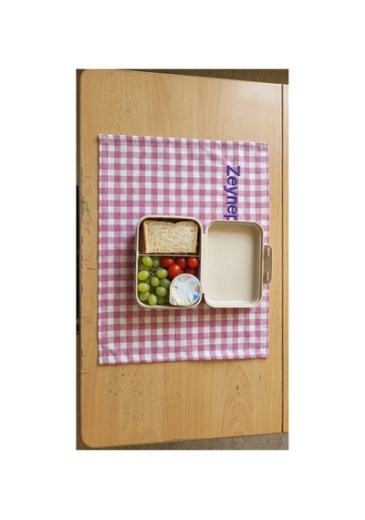 Kişiye Özel İsim Nakışlı Duck Kumaş Beslenme Örtüsü 45x35 Cm Su Ve Leke Tutmaz Kumaş - 922808783