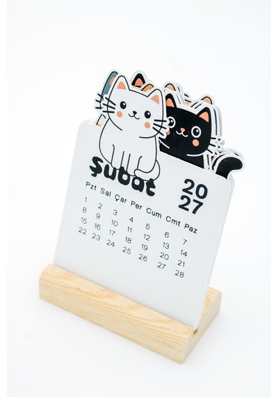 Ahşap Standlı Özel Kesim Sevimli Kediler Tasarımlı 2027 Masaüstü Takvimi 8,5x12 Cm - Yeni Yıl Hediyesi Çok Renkli