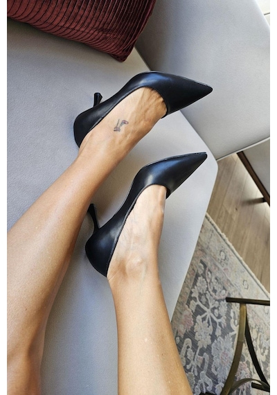 10 1109 Topukla Kadın Kadeh Topuklu 8 Cm Topuklu Stiletto Ayakkabı Siyah Deri