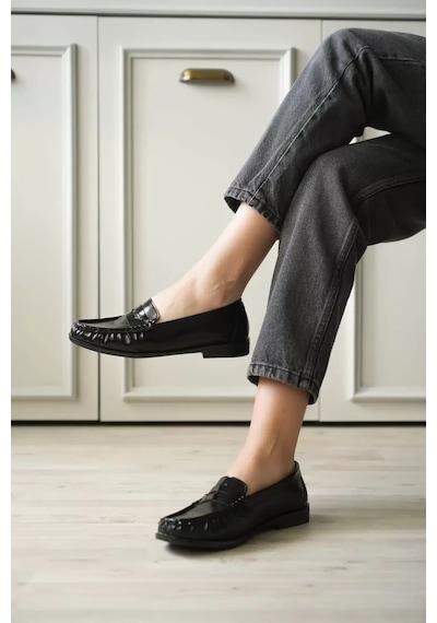 Trendella Siyah Parlak Deri Görünümlü Penny Loafer Tr88ms02a