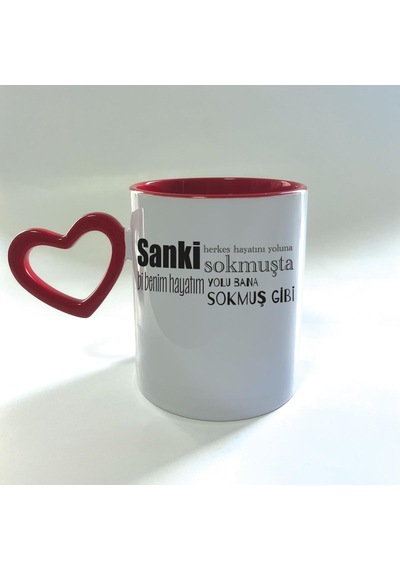 Sanki Herkes Hayatını Yoluna Sokmuşta Baskılı Kırmızı Boş Kalp Kulplu Mega Kupa