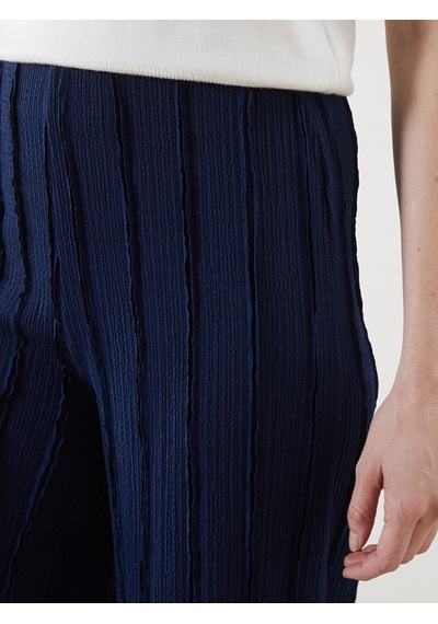 Lcwaıkıkı Classic Lacivert Beli Lastikli Dokulu Geniş Paça Kadın Pantolon