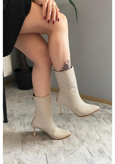 Preshley Kadın Londen Bej Süet Gümüş Taş İşlemeli 9 Cm İnce Topuklu Arkadan Fermuarlı Kısa Çizme-bot Preshley Kadın Londen Bej Süet Gümüş Taş İşlemeli 9 Cm İnce Topuklu Arkadan Fermuarlı Kısa Çizme-bot