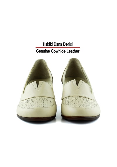 Erkan Saçmacı Madre Bej Hakiki Dana Derisi Vintage Desenli Kalın Topuklu Günlük Klasik Ayakkabı Bej Erkan Saçmacı Madre Bej Hakiki Dana Derisi Vintage Desenli Kalın Topuklu Günlük Klasik Ayakkabı Bej