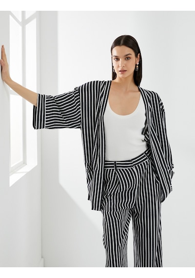 Koton Viskon Kimono Yarım Kollu Cep Detaylı Siyah Çizgili 4sak50080uw 4SAK50080UW9S9 Siyah Koton Viskon Kimono Yarım Kollu Cep Detaylı Siyah Çizgili 4sak50080uw 4SAK50080UW9S9 Siyah