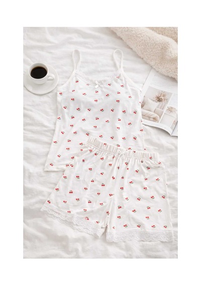 Tenra Kadın Beyaz Kiraz Desenli İp Askılı Şortlu Pijama Takımı Dantel Detaylı Gümüş