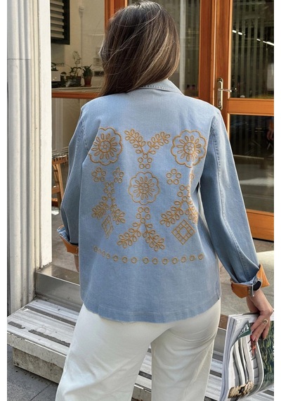 Kadın Mavi Arkası Çiçek Nakış İşlemeli, Kontrast Renk Katlamalı, Uzun Kol, Denim Kot Ceket Mavi Kadın Mavi Arkası Çiçek Nakış İşlemeli, Kontrast Renk Katlamalı, Uzun Kol, Denim Kot Ceket Mavi