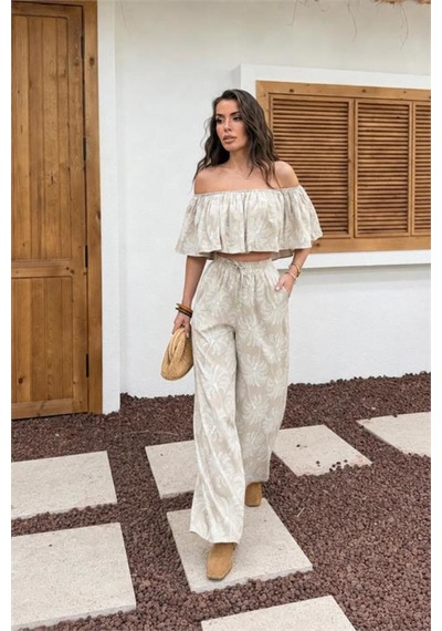 Neşeli Butik Kadın Bej Desenli Madonna Yaka Volanlı Bluz Pantolon İkili Yazlık Takım Nbnp035