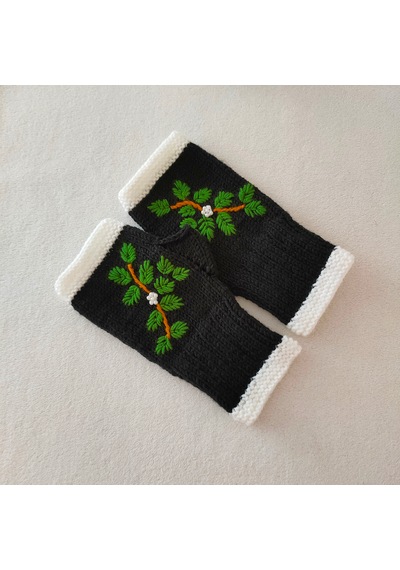 Newdaycraft El Örgüsü Motifli Parmaksız Eldiven / Bileklik - Holly Siyah Siyahımsı Yeşil Newdaycraft El Örgüsü Motifli Parmaksız Eldiven / Bileklik - Holly Siyah Siyahımsı Yeşil