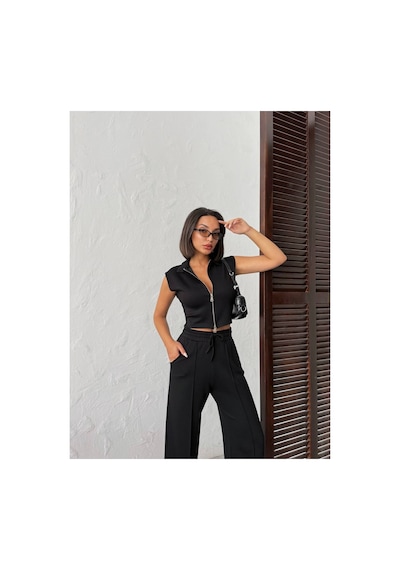 Meecy Kadın Polo Yaka Fermuarlı Crop Yelek Ve Geniş Paça Çimalı Pantolon İkili Takım Siyah Siyah Meecy Kadın Polo Yaka Fermuarlı Crop Yelek Ve Geniş Paça Çimalı Pantolon İkili Takım Siyah Siyah