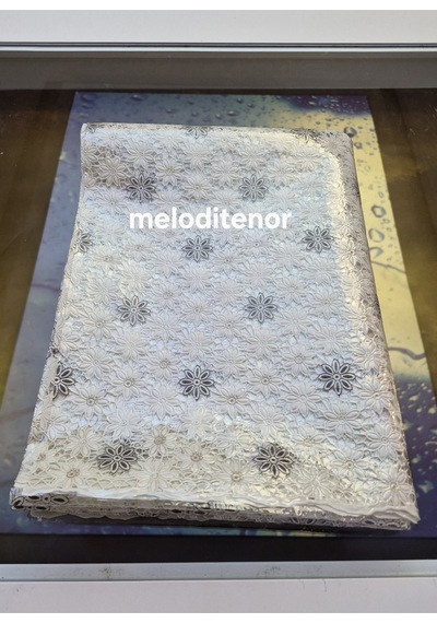 Meiwa Şeffaf Kaplama İşleme Dantel Görünümlü Motifli Papatya Yıldız Pvc Kalın Lüks Muşamba Masa Örtüsü Beyaz Meiwa Şeffaf Kaplama İşleme Dantel Görünümlü Motifli Papatya Yıldız Pvc Kalın Lüks Muşamba Masa Örtüsü Beyaz