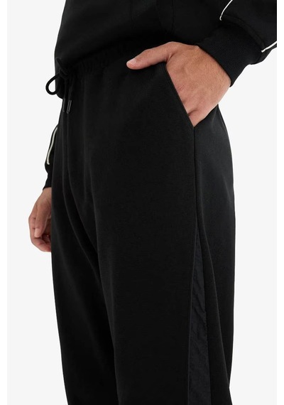 Defacto Regular Fit Beli Bağcıklı Cepli Eşofman Altı E9745ax25aubk81 Siyah