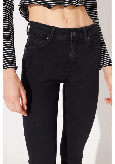 Lee Forever Skinny Fit Dar Kesim Yüksek Bel Yıkamalı Siyah Esnek Jean Kot Pantolon L32SOZD45 Siyah