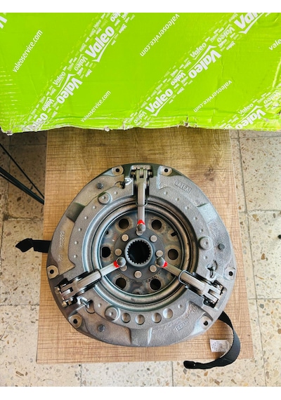 Massey Ferguson 240 12 İnç Uyumlu 9 Yaylı Bağımlı Debriyaj Baskısı Valeo