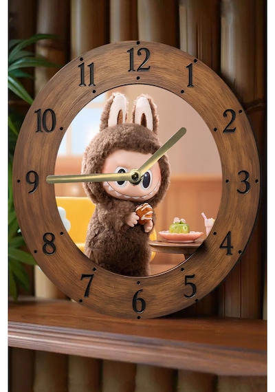 Sevimli Tavşan Kostümlü Çocuk Temalı 3d Görünümlü Mdf Duvar Saati - 33 Cm Sdw343 Renkli
